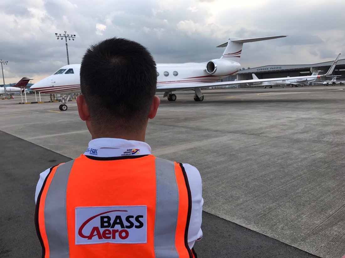 Bass Aero staff supervising a private jet on the ramp at Seletar, Singapore